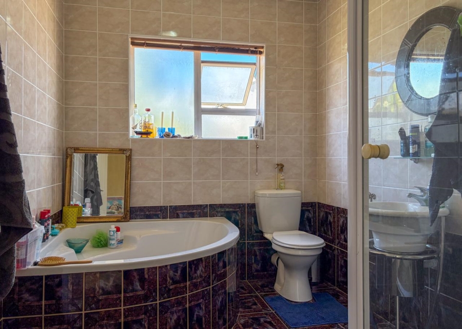 3 Bedroom Property for Sale in Country Club Western Cape